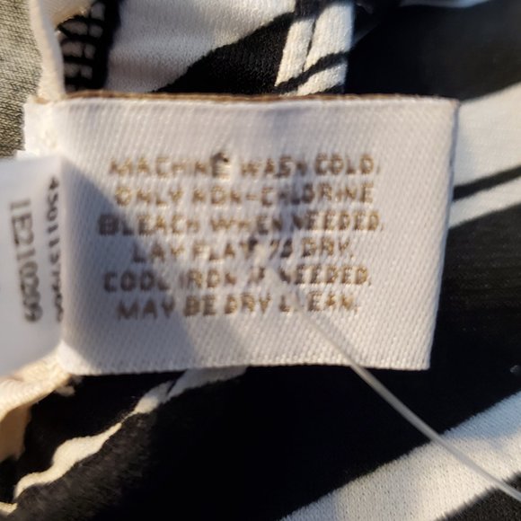 CHICO'S Mitered Border Macie Pattern Black/White Skirt  Size 0 (S/4) - Picture 7 of 8